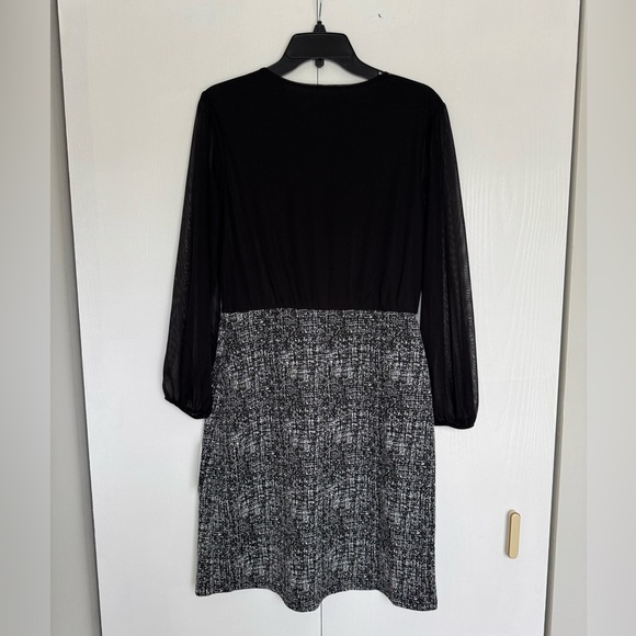 🎄🎁 Gorgeous A line Dress with 8 golden B buttons Shear long sleeves black large - Picture 3 of 10